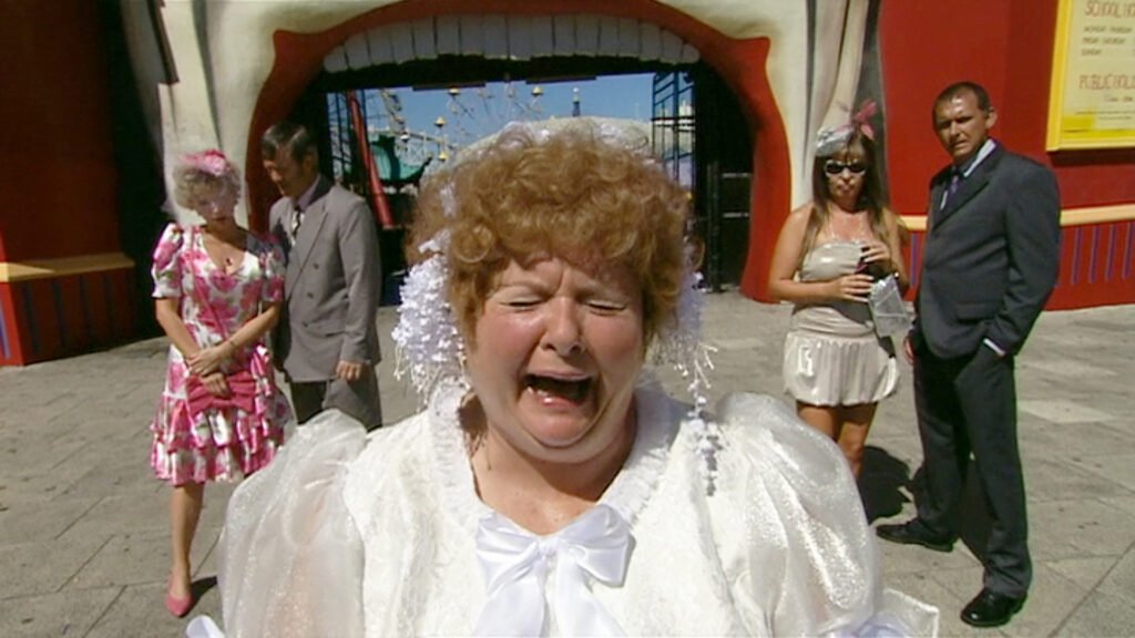 ‘Kath and Kim’ (2002) Review — It’s Nice, It’s Different, It’s Unusual 7 kath and kim 2002